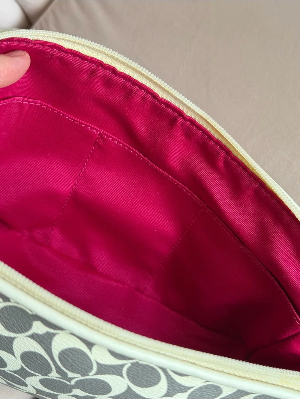 COACH Heritage Signature Stripe Cosmetic Bag 🩷